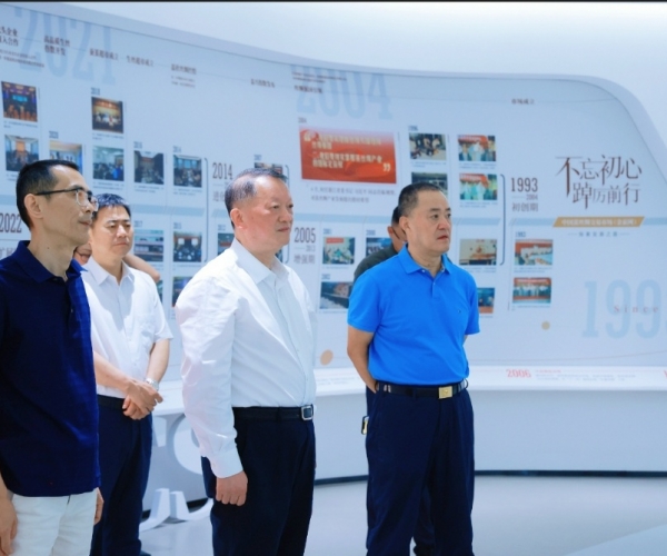 ?陳利眾主席帶隊調研嘉欣絲綢，賦能絲綢經典產業(yè)?